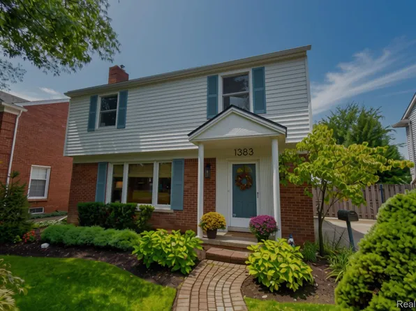 1383 Whittier Rd, Grosse Pointe Park, MI 48230
