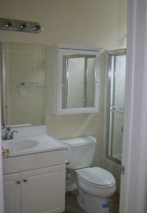 4th image of 22651 Del Valle St APT 7