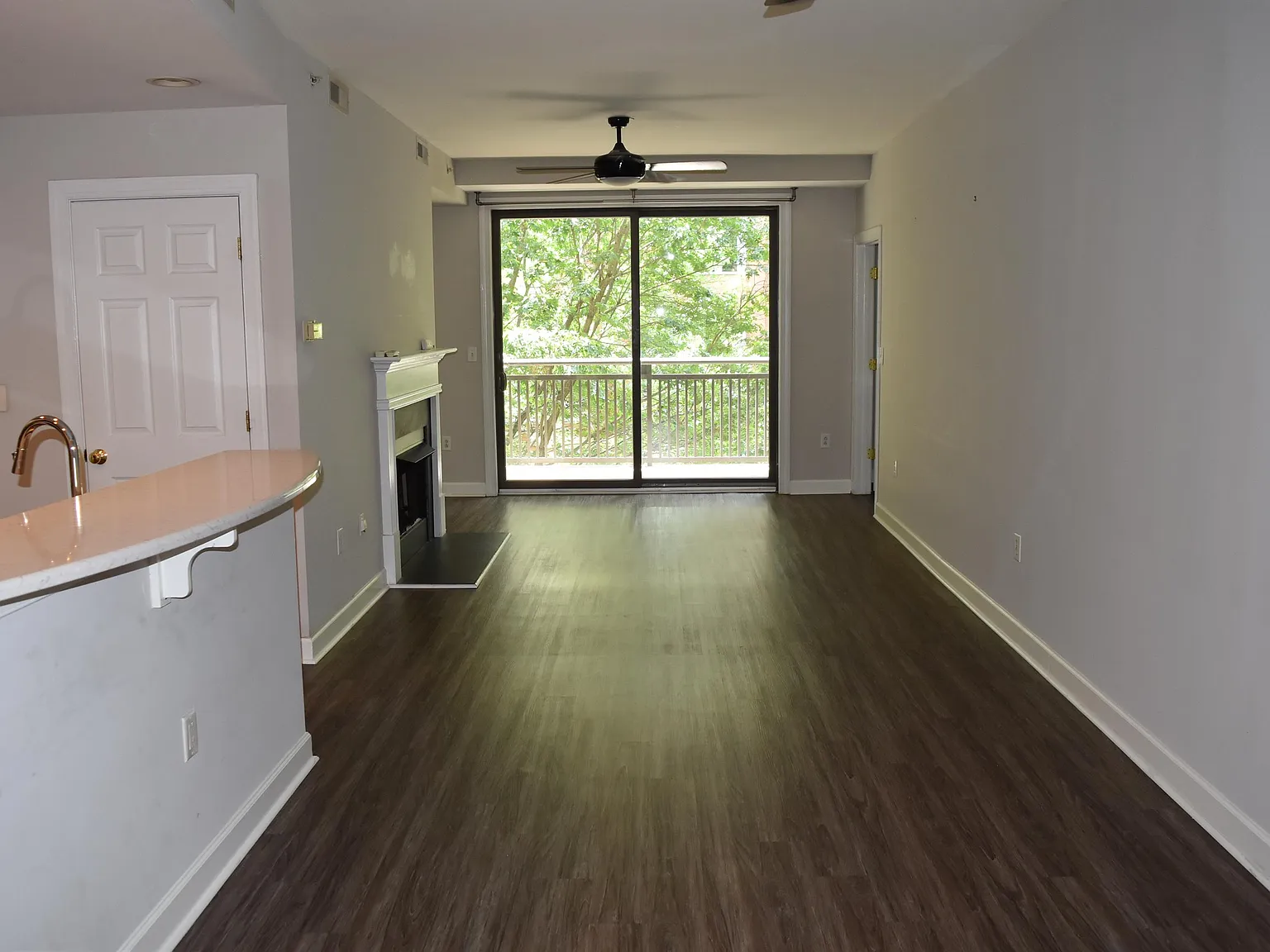 718 West Trade Street #409 - Yancey - 409 — Photo 4