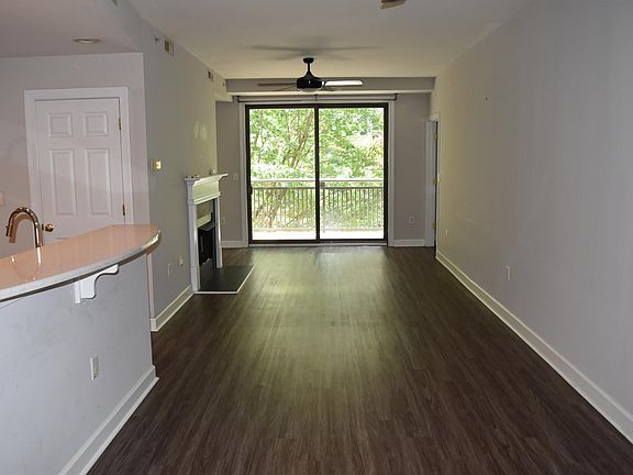 4th image of 718 Trade St #409