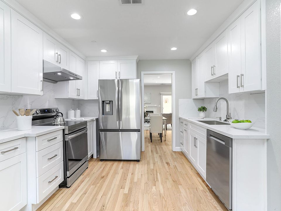 Kitchen with Breakfast nook
