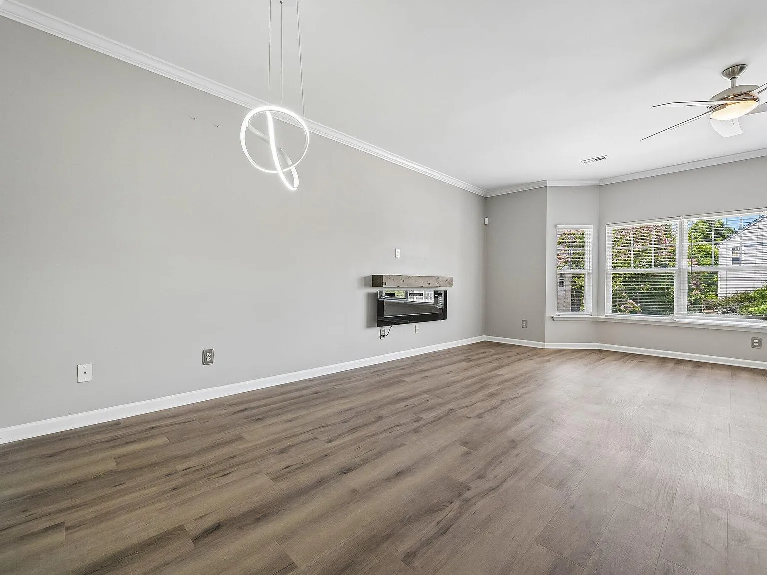 3 bed, 3.5 bath, 2464 sqft, $2,095 — Photo 4