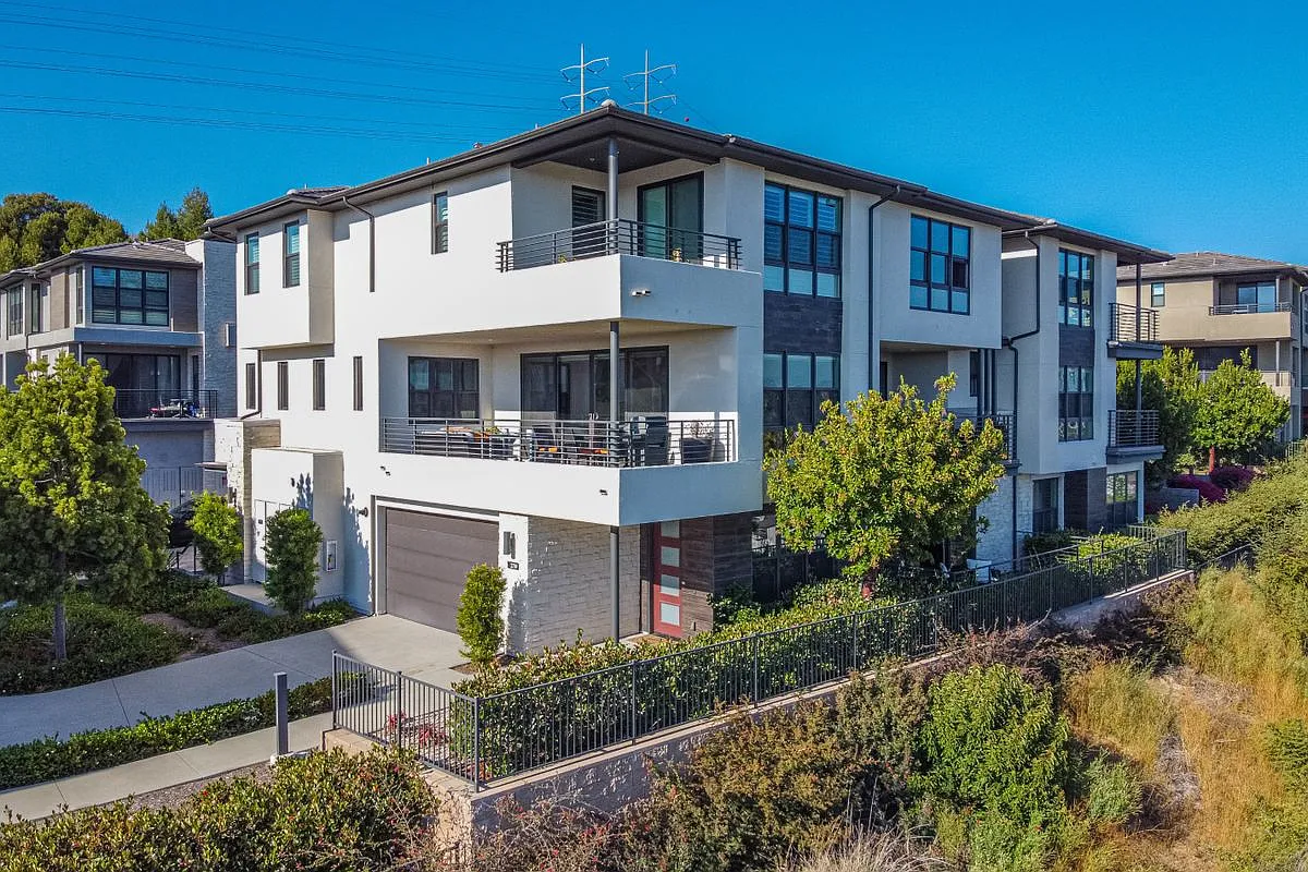 2 bed, 2.0 bath, 1584 sqft, $5,000 — Photo 1