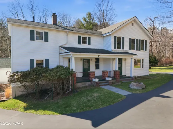 13 Rocky View Dr, Hawley, PA 18428