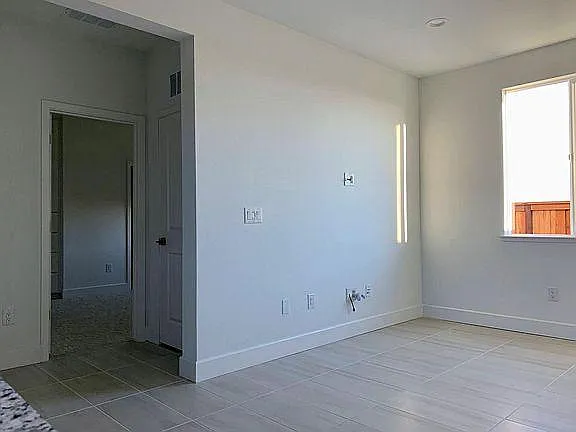 7081 Pickering St — Photo 2