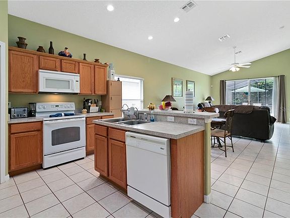 4th image of 16701 Rolling Green Dr