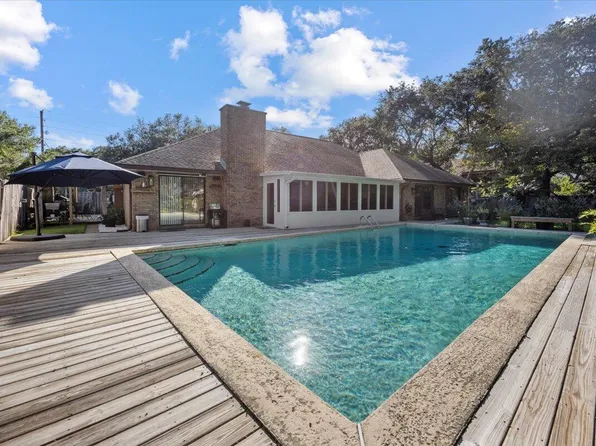 240 Country Club Rd, Shalimar, FL 32579