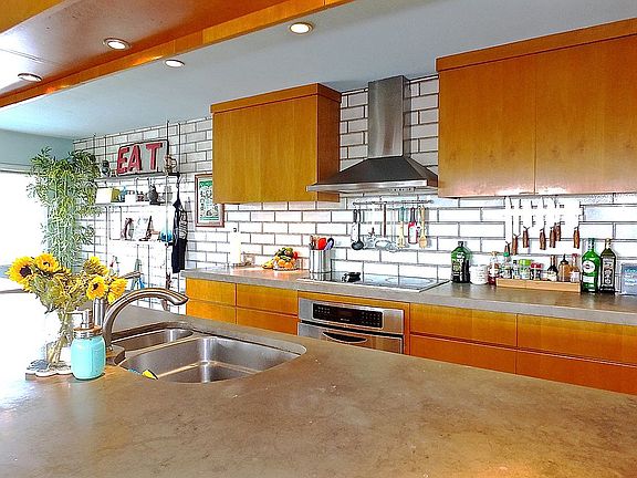 New Italian tile backsplash