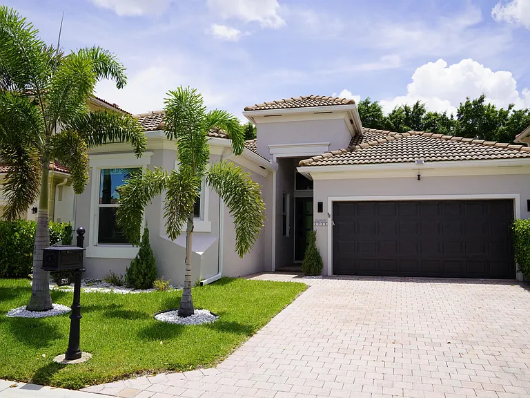 5725 Via De La Plata Cir — Photo 1