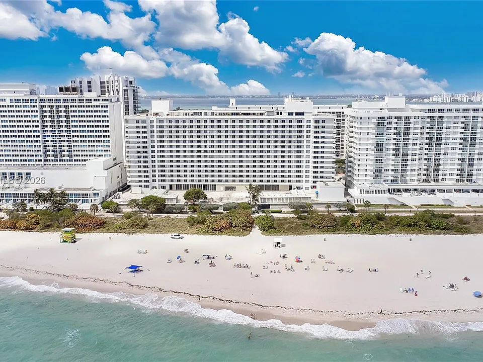 5555 Collins Ave #16A