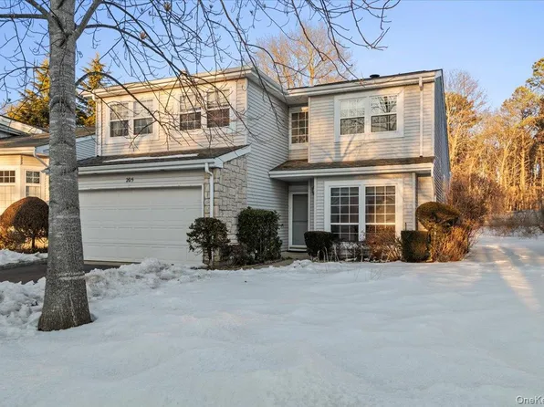 205 Fairfield Drive E, Holbrook, NY 11741