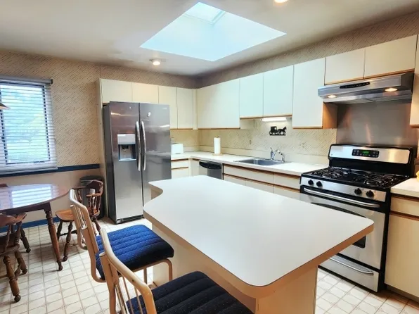 51 Peach Hill Ct, Ramsey Boro, NJ 07446