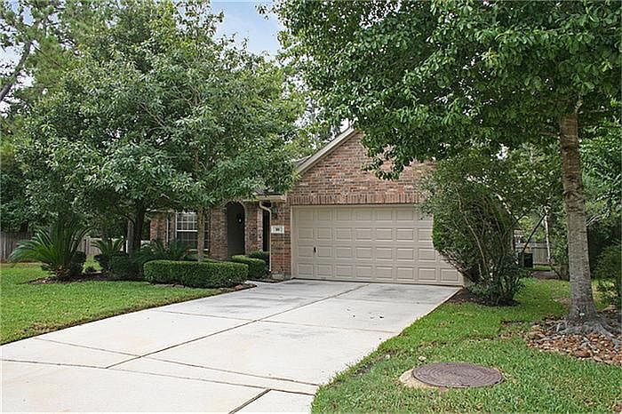 10 S. Willow Point Circle is located on a court with a 20' easement both behind and to the left of t