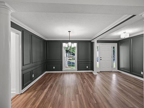 3rd image of 387 Weatheridge Dr