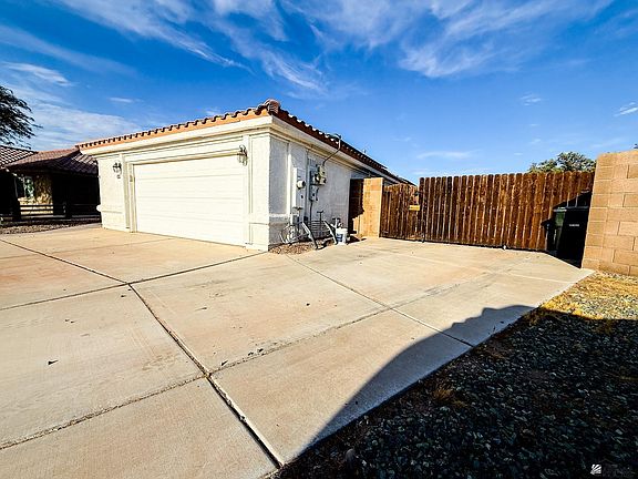 4th image of 2695 S Mimosa Ave