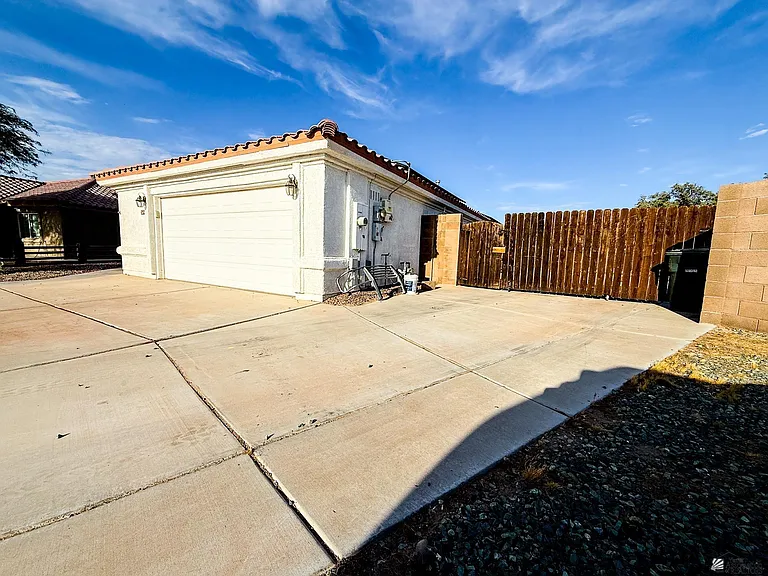 2695 S Mimosa Ave — Photo 4