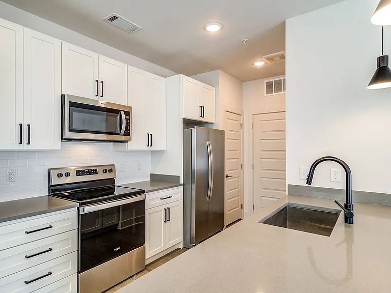 The Collins Luxury Apartments — Photo 2
