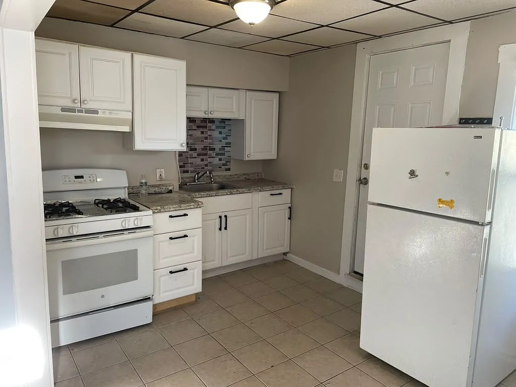 2 bed, 510 sqft, $1,900 — Photo 3
