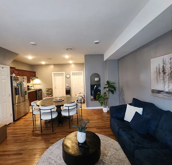 245 W Grand St #1RST — Photo 8