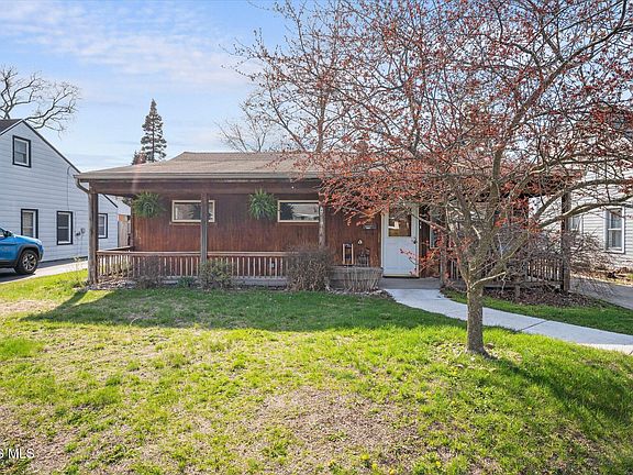 3rd image of 3237 Waldmar Rd
