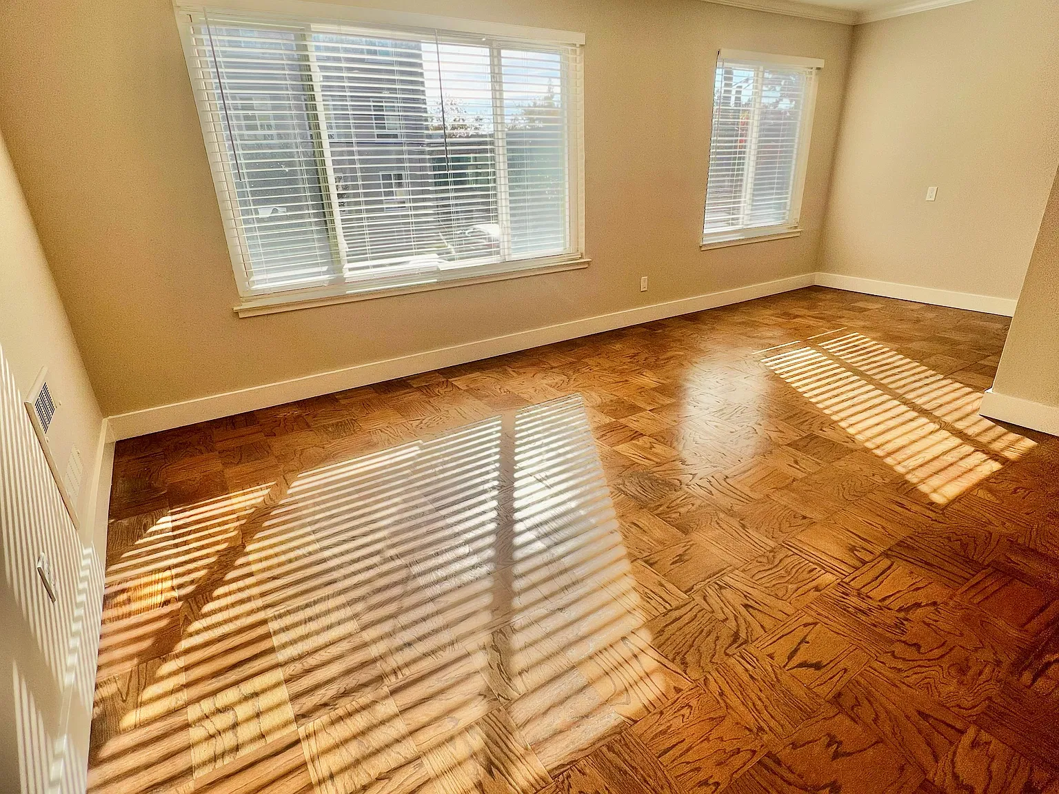 2 bed, 1000 sqft, $3,295 — Photo 4