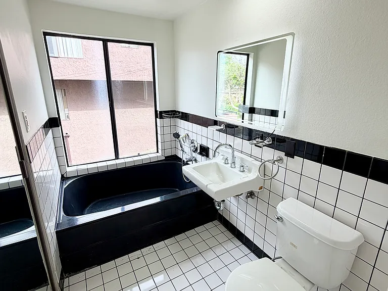 2525 E 19th St #10 — Photo 18