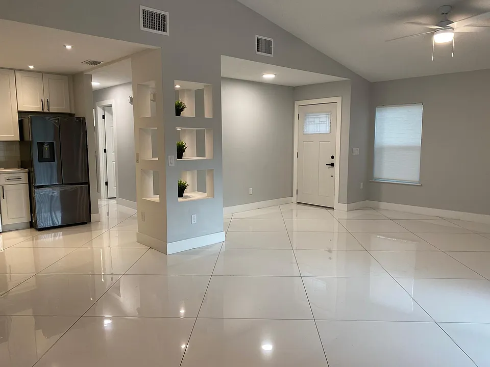 2032 Gregory Dr