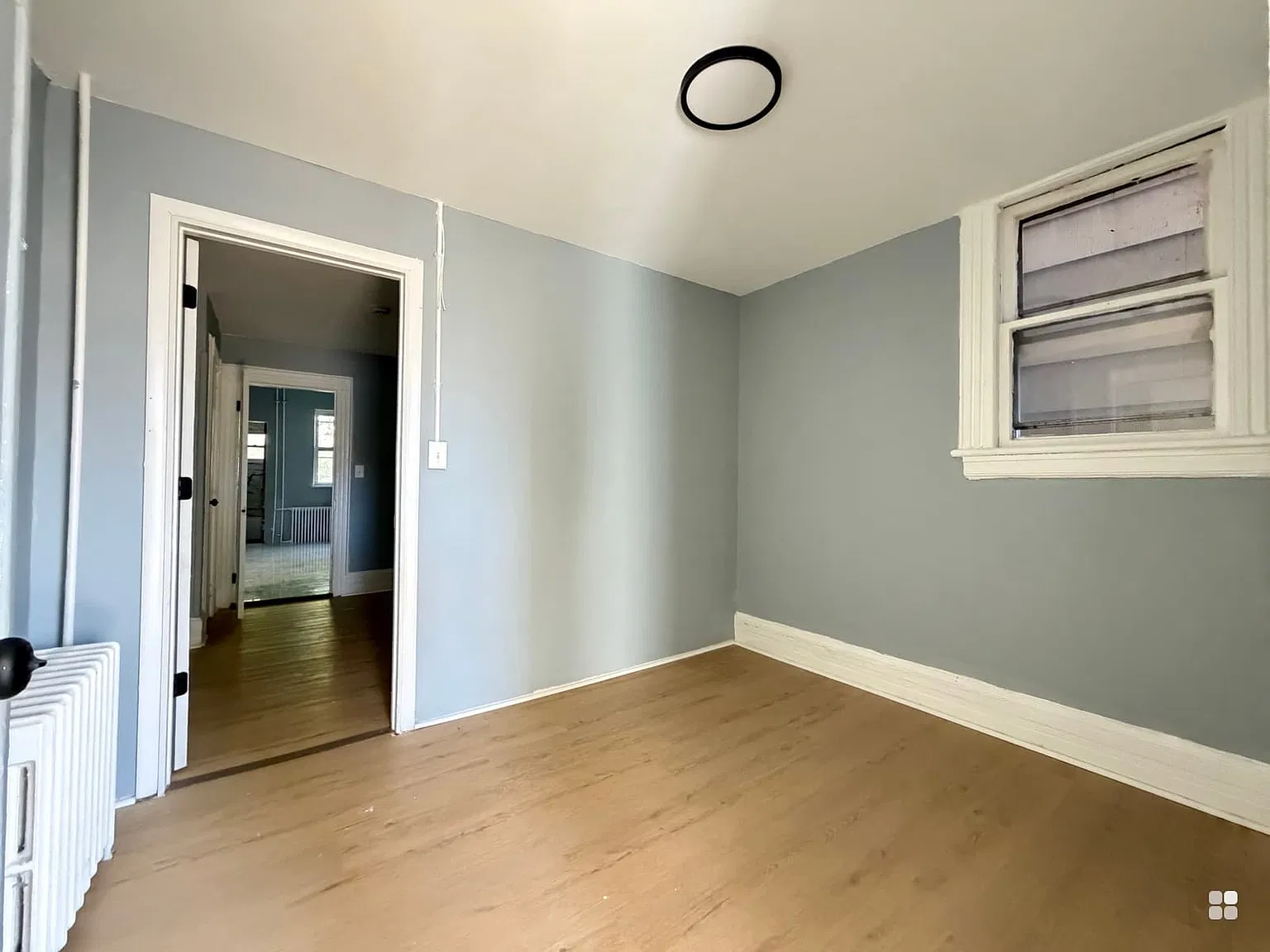 3 bed, 900 sqft, $1,950 — Photo 3