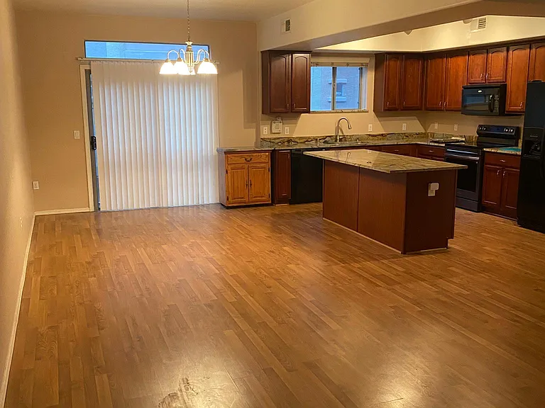 3250 W Greenway Rd — Photo 9