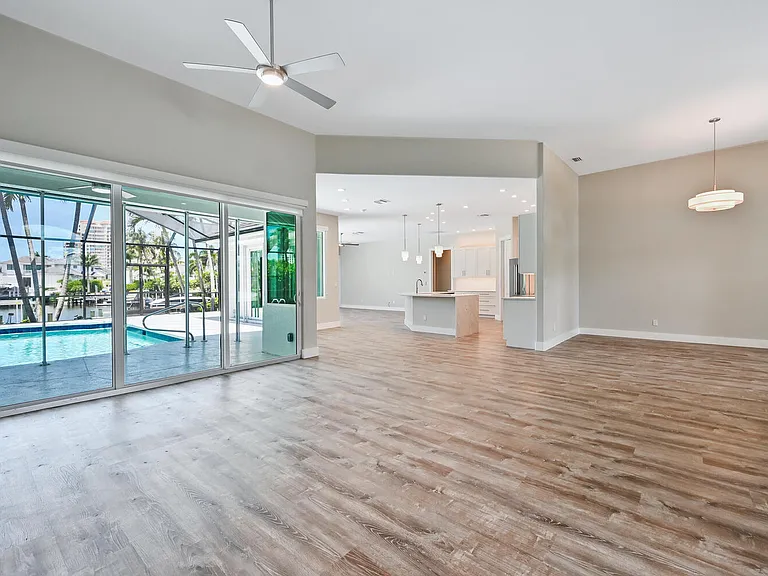4231 Crayton Rd — Photo 4