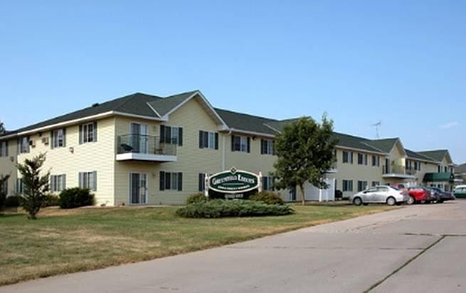 1st image of 880 Kingsway Dr APT 202
