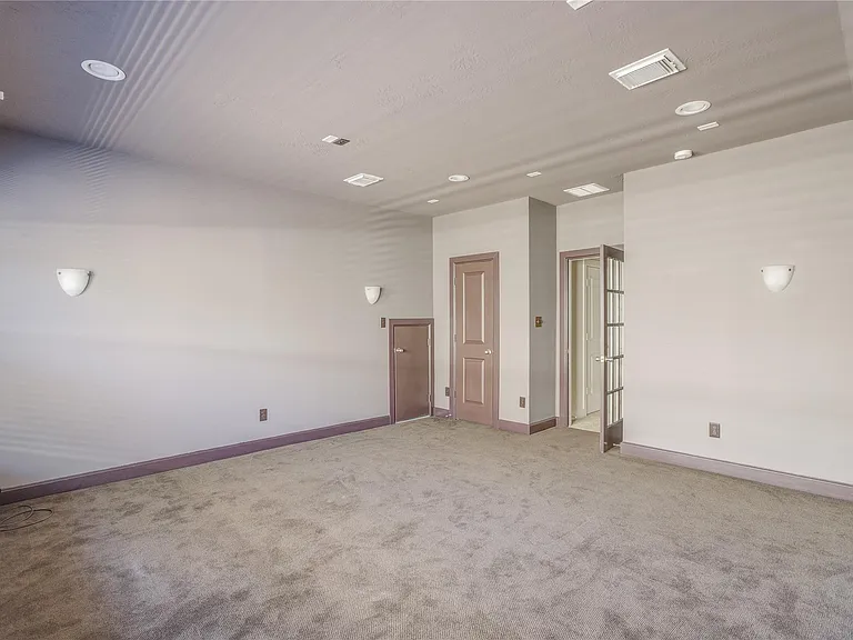 70 S Almondell Cir — Photo 25