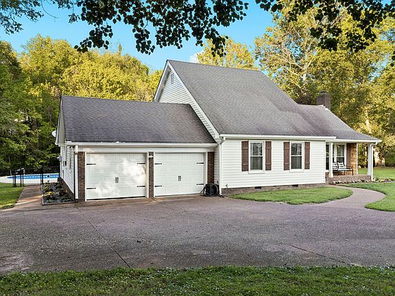 2nd image of 328 Walnut Ct