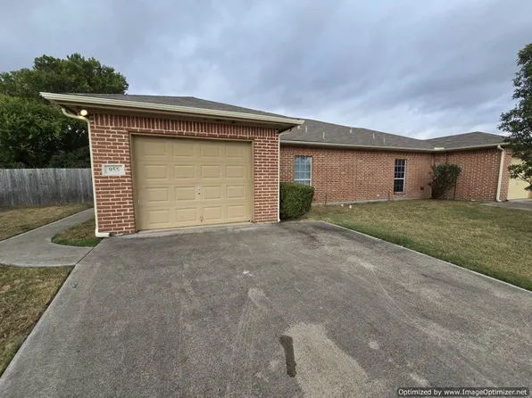 955 Lake Dr, Grand Prairie, TX 75051