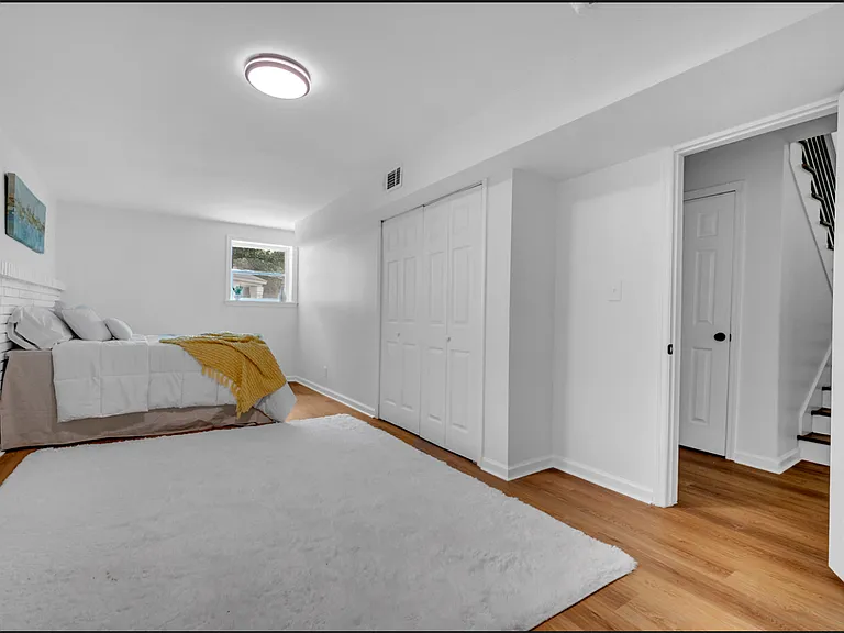 917 Forrest Dr S — Photo 35
