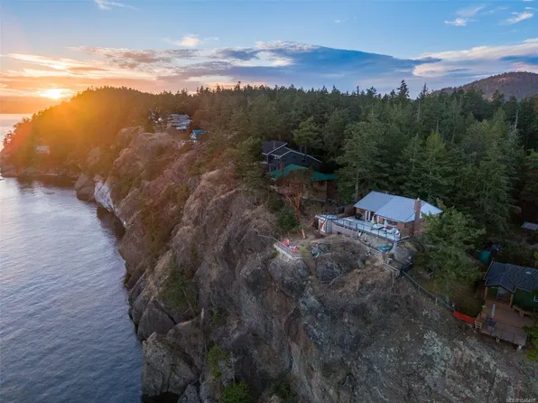 7918 Swanson View Dr, Southern Gulf Islands, BC V0N 2M2