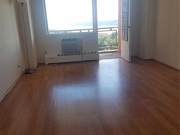 3rd image of 5800 Arlington Ave APT 12S