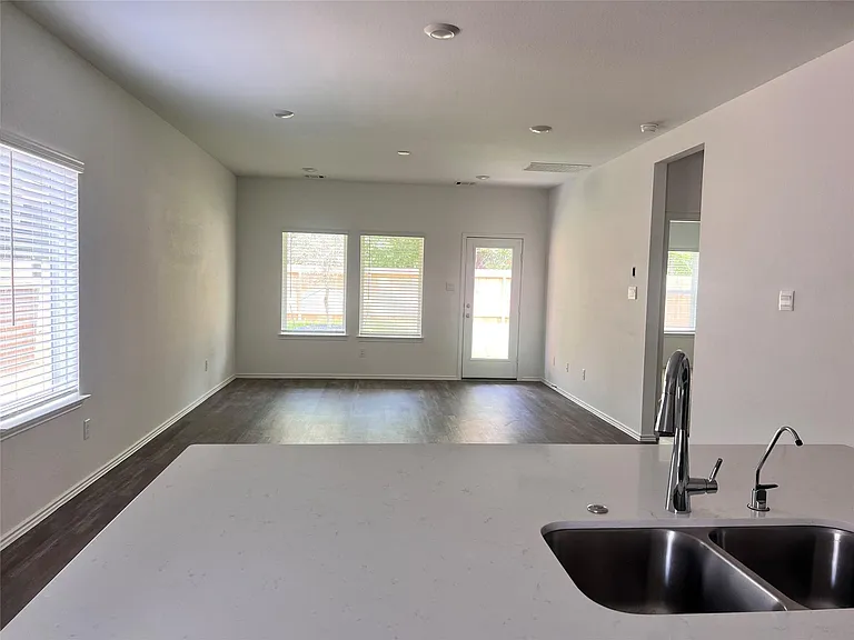 522 Belle Springs Ln — Photo 12