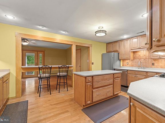 5th image of 109 Spruce Blvd