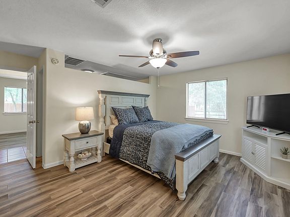 4th image of 26302 Penguin St