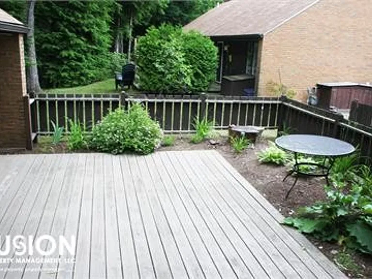 8 Cedar Gln N #1 — Photo 20