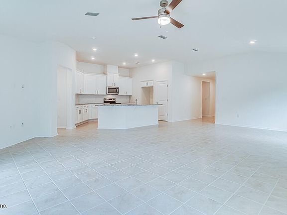 5th image of 426 RED DAHLIA Lane