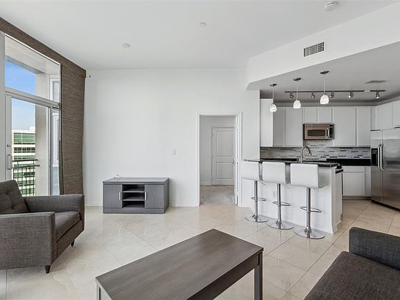 3rd image of 500 Throckmorton St APT 2006