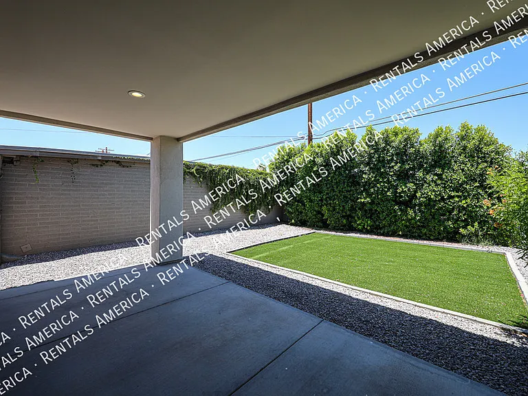 2418 E Amelia Ave — Photo 57
