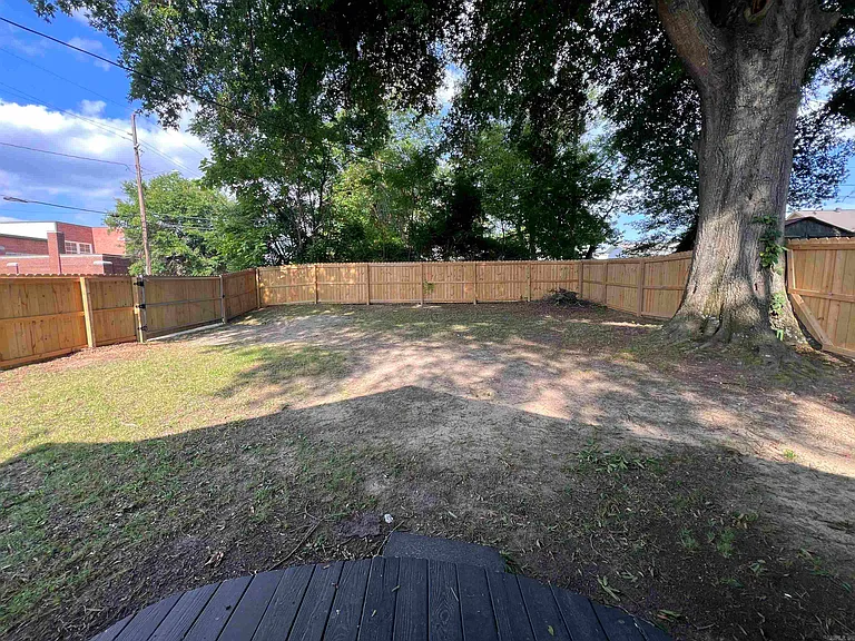 2501 S Maple St — Photo 28