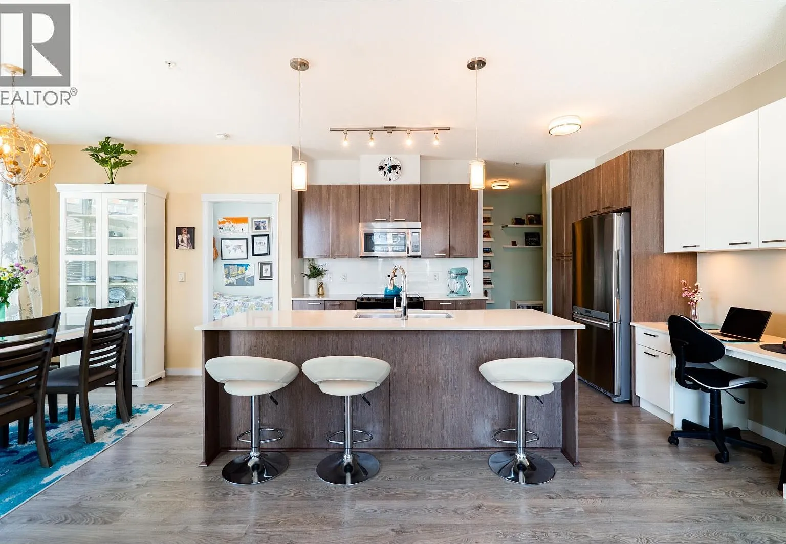 2 bed, 986 sqft, $2,950 — Photo 2