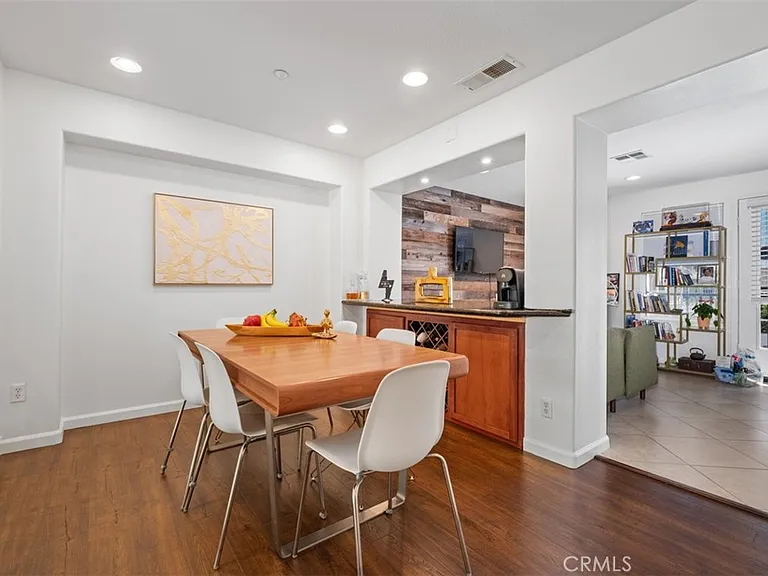 6 El Cajon — Photo 9