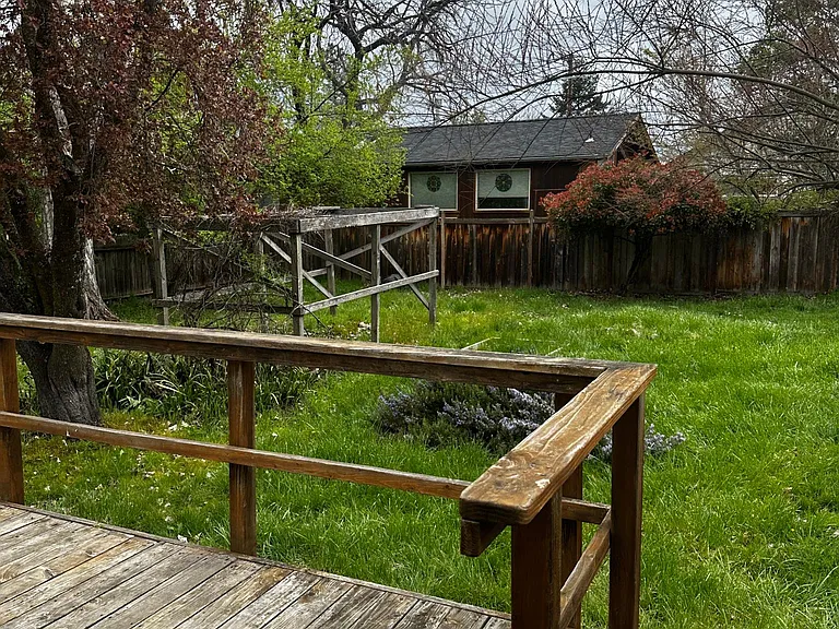 168 Lincoln St — Photo 8