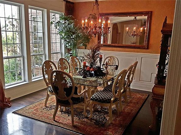 3rd image of 710 Winding Bend Cir
