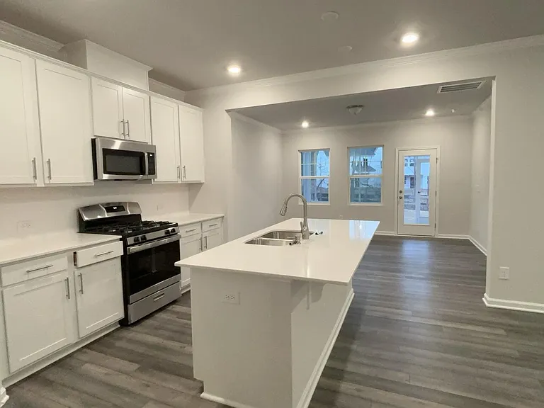 1013 Red Wing Dr — Photo 4